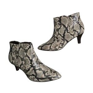 Clarks Collection Linvale Judith Taupe Snake Ankle Boots 7 W Kitten Heel Booties